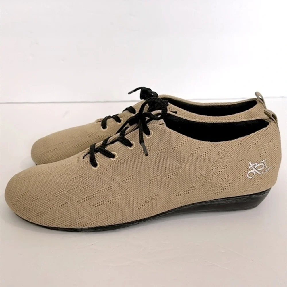 OTBT Wilna Sneaker in camel color Fabric Size 8.5